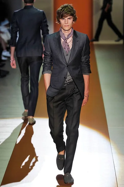 Look 2